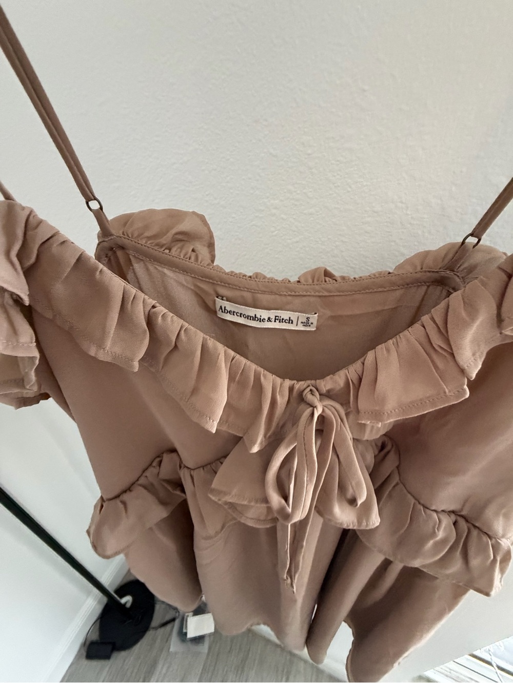 Abercrombie & Fitch Taupe Ruffle Tie-Front Mini Dress - Picture 3 of 3